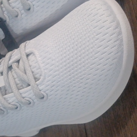 Athletic works Women's Memory Foam sneaker size 6 color White - Picture 6 of 8